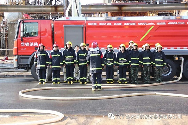 盘锦市消防救援应急演练在华锦集团举行 蓝天消防演练队伍受到好评